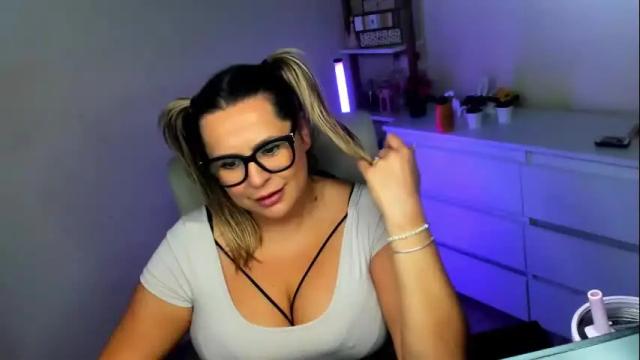 Image 8 of luxxx_diana Stream on Chaturbate on 1 month ago