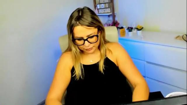 Image 10 of luxxx_diana Stream on Chaturbate on 1 month ago