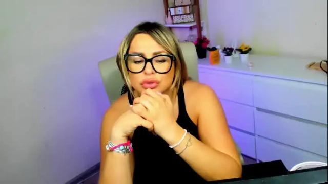 Image 12 of luxxx_diana Stream on Chaturbate on 1 month ago