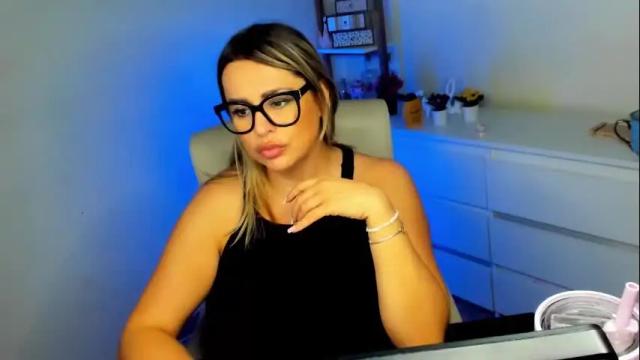 Image 7 of luxxx_diana Stream on Chaturbate on 1 month ago