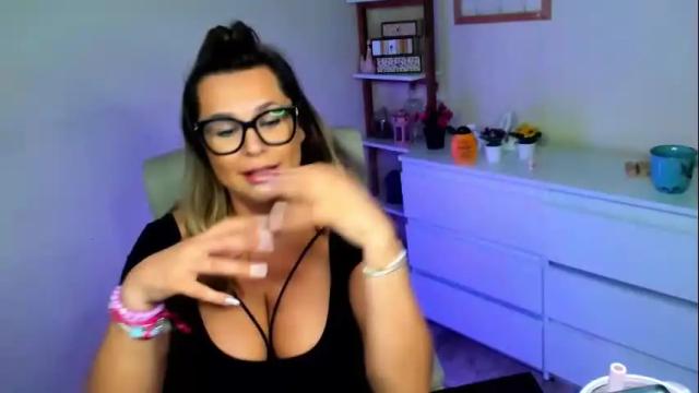Image 10 of luxxx_diana Stream on Chaturbate on 1 month ago