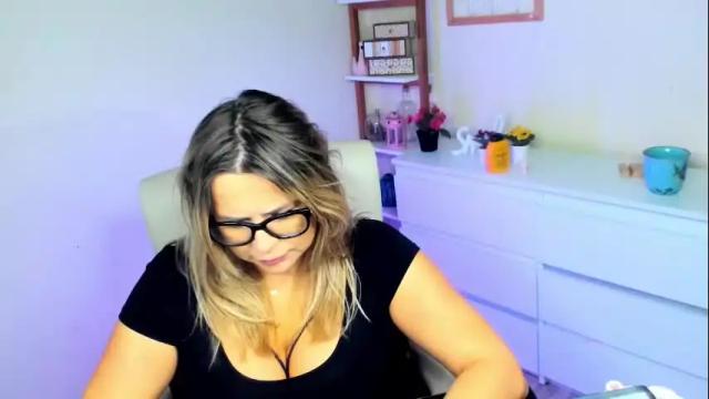 Image 4 of luxxx_diana Stream on Chaturbate on 1 month ago