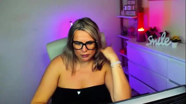 Image 10 of luxxx_diana Stream on Chaturbate on 15 days ago
