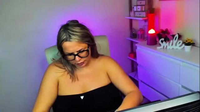 Image 11 of luxxx_diana Stream on Chaturbate on 15 days ago