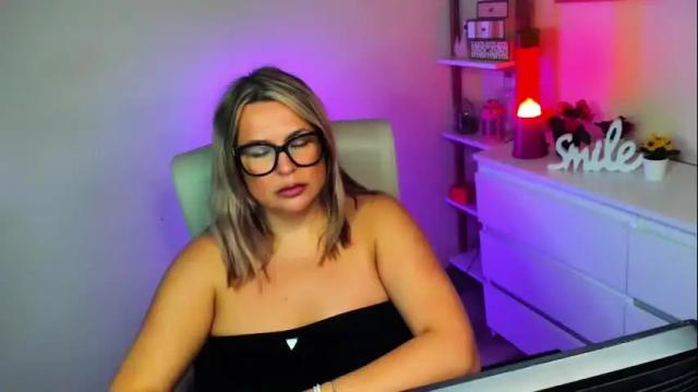 Image 12 of luxxx_diana Stream on Chaturbate on 15 days ago