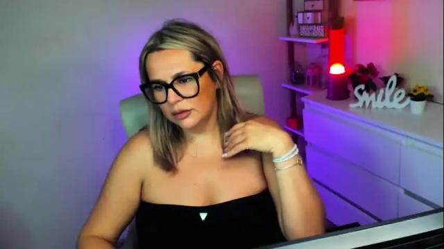 Image 3 of luxxx_diana Stream on Chaturbate on 15 days ago