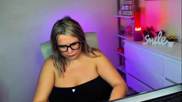 Image 6 of luxxx_diana Stream on Chaturbate on 15 days ago