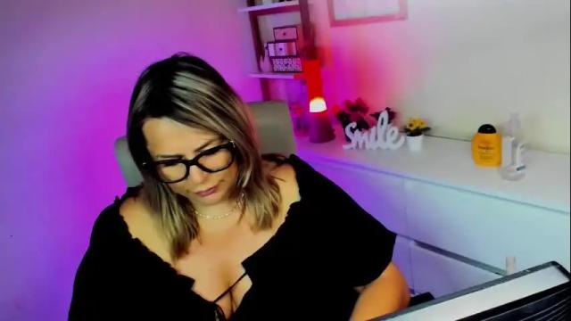 Image 2 of luxxx_diana Stream on Chaturbate on 8 days ago