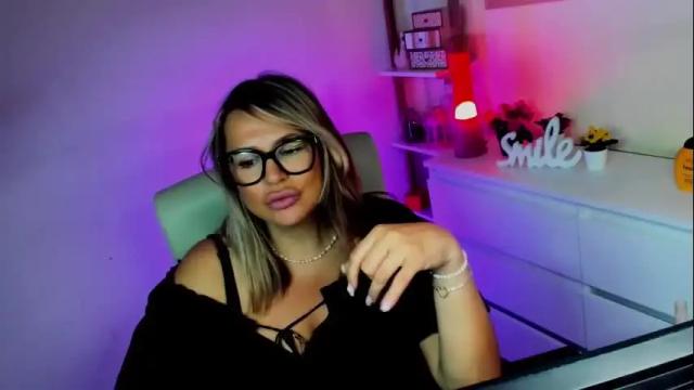 Image 6 of luxxx_diana Stream on Chaturbate on 8 days ago