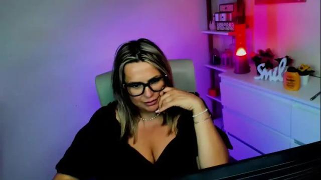 Image 12 of luxxx_diana Stream on Chaturbate on 7 days ago