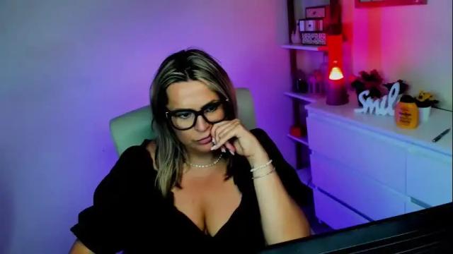 Image 2 of luxxx_diana Stream on Chaturbate on 7 days ago
