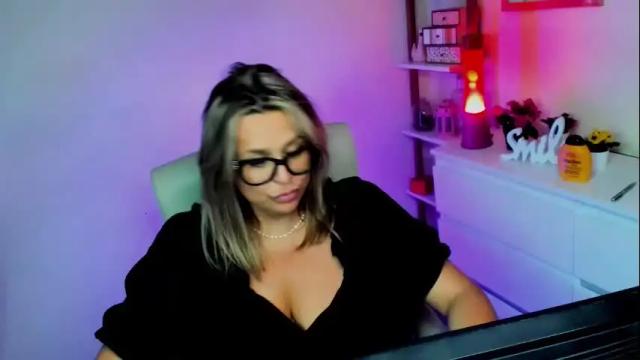 Image 3 of luxxx_diana Stream on Chaturbate on 7 days ago