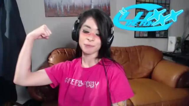 Image 11 of luxxxthefox Stream on Chaturbate on 17 months ago