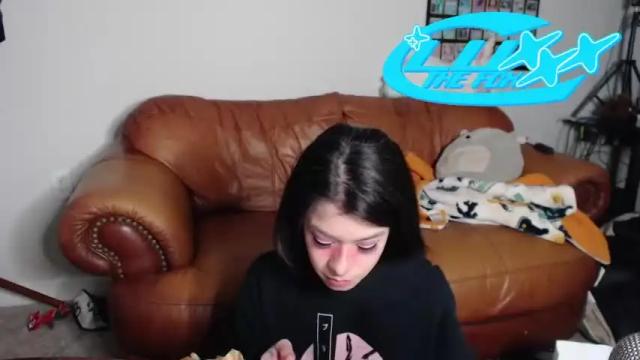 Image 7 of luxxxthefox Stream on Chaturbate on 15 months ago