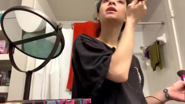 Image 8 of luxxxthefox Stream on Chaturbate on 14 months ago