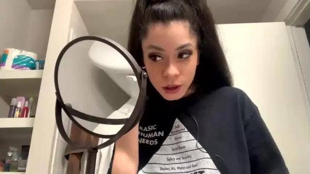 Image 12 of luxxxthefox Stream on Chaturbate on 14 months ago