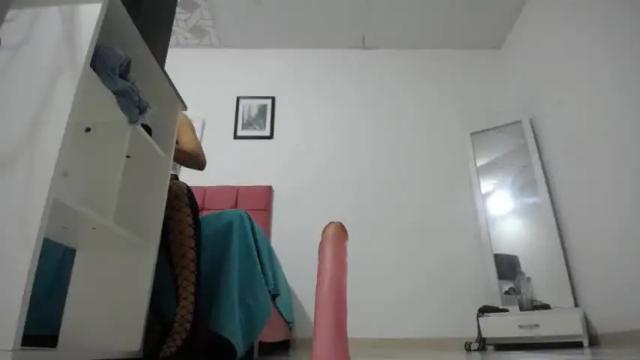 Image 7 of luz_hot10 Stream on Chaturbate on 18 months ago