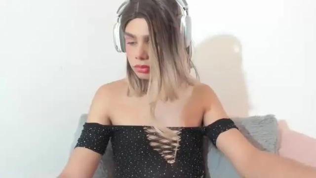 Image 7 of lyaa_miller Stream on Chaturbate on 15 months ago