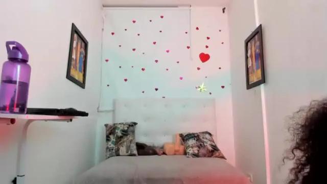 Image 3 of lyabloom Stream on Chaturbate on 13 months ago