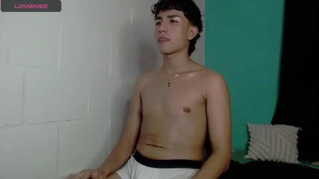 Image 3 of lyam_77 Stream on Chaturbate on 22 months ago
