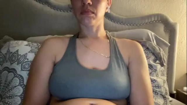 Image 2 of lylajades Stream on Chaturbate on 3 months ago