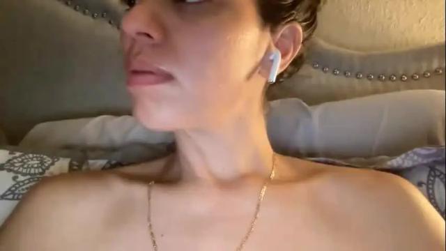 Image 6 of lylajades Stream on Chaturbate on 3 months ago