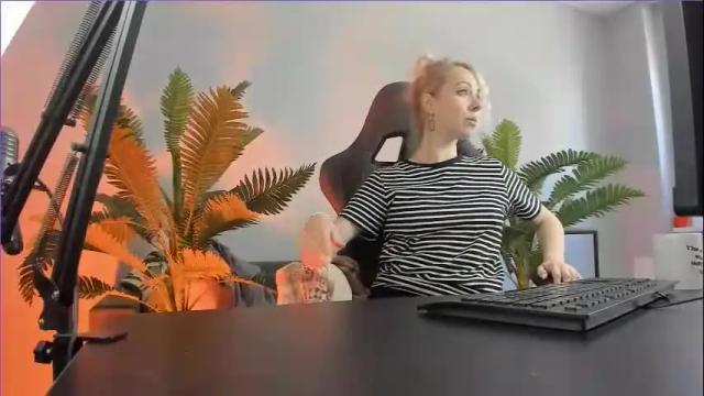 Image 2 of lylithskye Stream on Chaturbate on 13 days ago