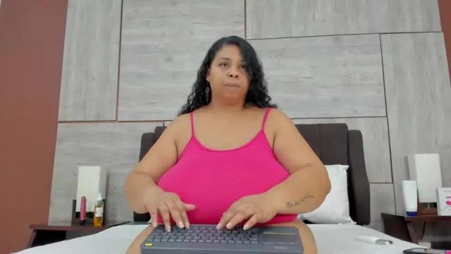 Image 8 of lynn_and_esteban Stream on Chaturbate on 12 months ago