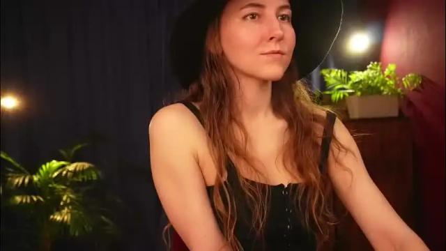 Image 2 of lynn_feline Stream on Chaturbate on 2 months ago