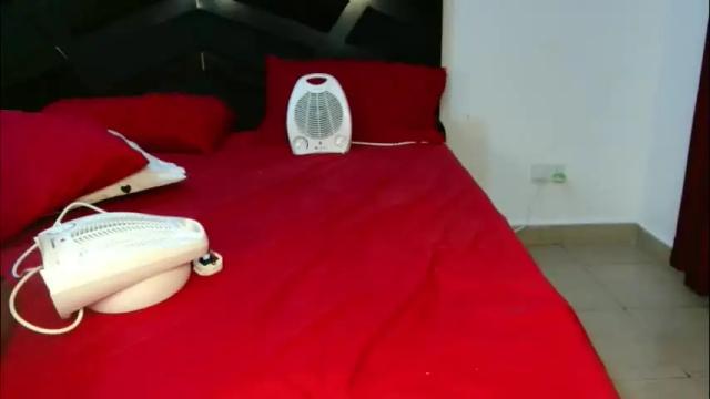 Image 2 of lynne_ Stream on Chaturbate on 3 months ago