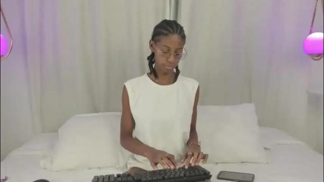 Image 7 of lynx_sun Stream on Chaturbate on 5 months ago