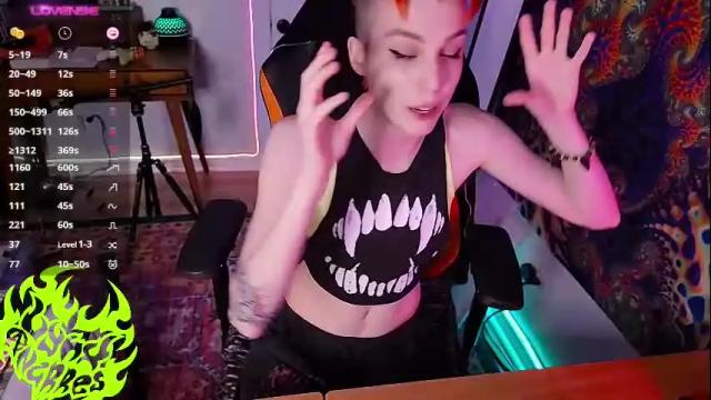 Image 2 of lynxanarres Stream on Chaturbate on 27 days ago