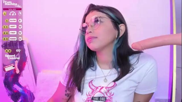 Image 11 of lyra_rain Stream on Chaturbate on 29 days ago