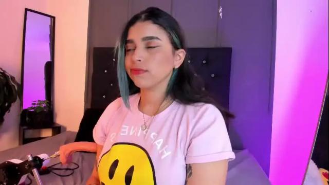 Image 3 of lyra_rain Stream on Chaturbate on 4 days ago