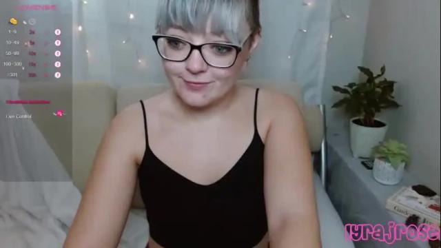 Image 2 of lyrajrose Stream on Chaturbate on 17 months ago
