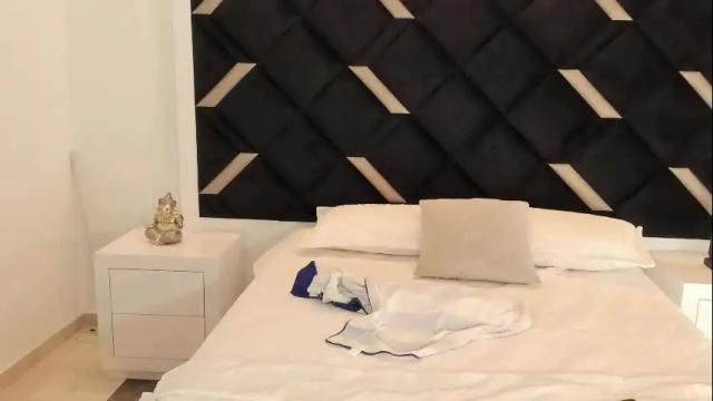 Image 3 of lyxi_ Stream on Chaturbate on 3 months ago