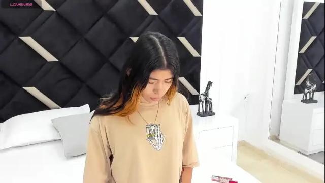 Image 2 of lyxi_ Stream on Chaturbate on 3 months ago