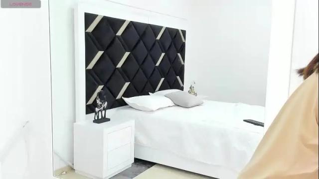 Image 7 of lyxi_ Stream on Chaturbate on 3 months ago