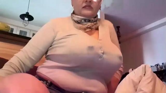 Image 7 of m0ms_place Stream on Chaturbate on 24 months ago