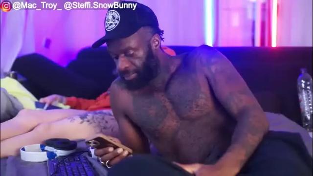 Image 8 of mac_troy Stream on Chaturbate on 1 month ago