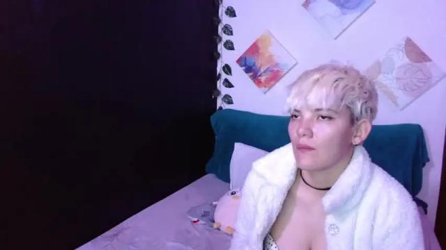 Image 7 of mackenziemoon Stream on Chaturbate on 13 months ago