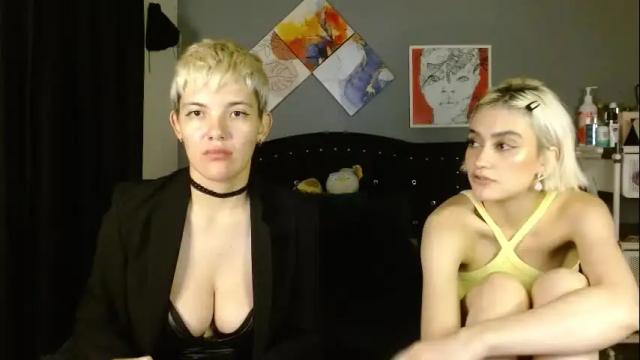 Image 12 of mackenziemoon Stream on Chaturbate on 1 month ago
