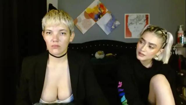 Image 2 of mackenziemoon Stream on Chaturbate on 4 days ago