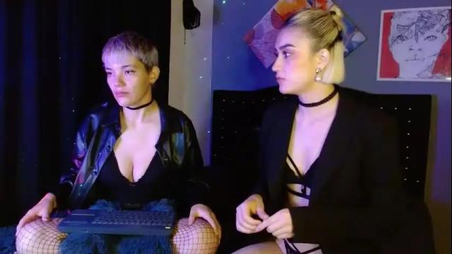 Image 11 of mackenziemoon Stream on Chaturbate on 1 month ago