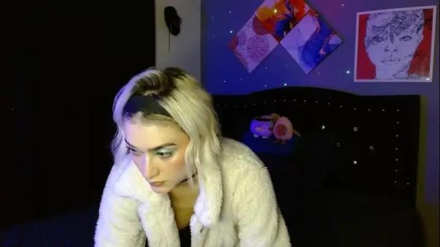 Image 3 of mackenziemoon Stream on Chaturbate on 20 days ago