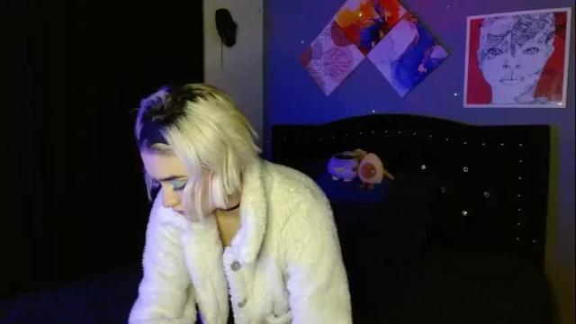 Image 4 of mackenziemoon Stream on Chaturbate on 20 days ago