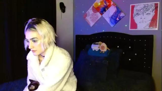 Image 7 of mackenziemoon Stream on Chaturbate on 20 days ago