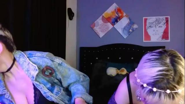 Image 11 of mackenziemoon Stream on Chaturbate on 8 days ago