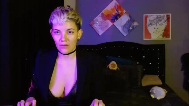 Image 2 of mackenziemoon Stream on Chaturbate on 3 days ago
