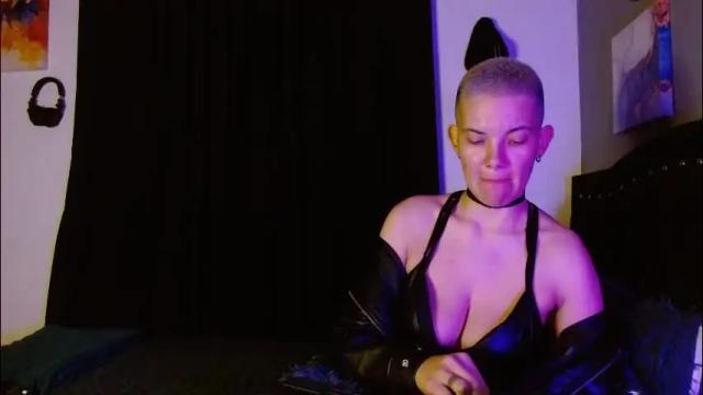 Image 4 of mackenziemoon Stream on Chaturbate on 2 months ago